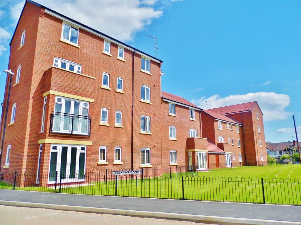 2 bed flat to rent in Signals Drive, Stoke Village, Coventry CV3, £950