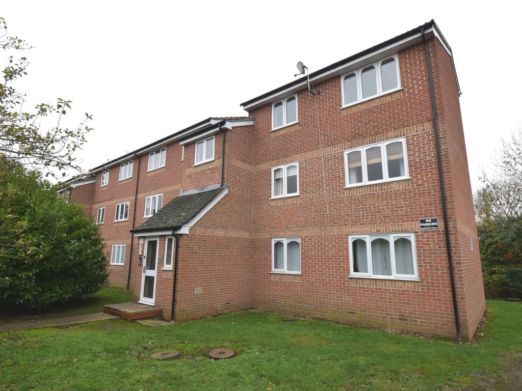 1 bed flat to rent in Parklands, Rochford SS4, £895 pcm Zoopla