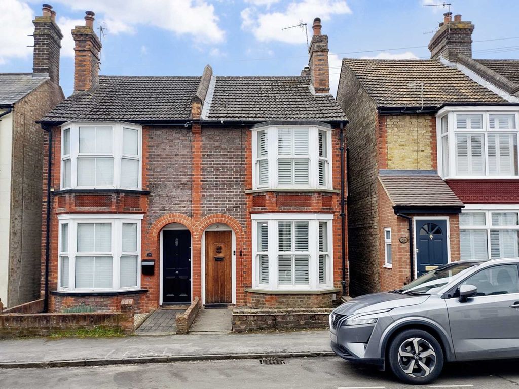 2 bed semidetached house for sale in Horsecroft Road, Boxmoor HP1 Zoopla