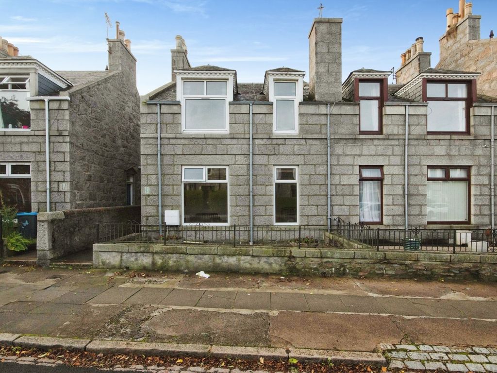 2 bed flat for sale in Bedford Place, Aberdeen AB24, £110,000 Zoopla