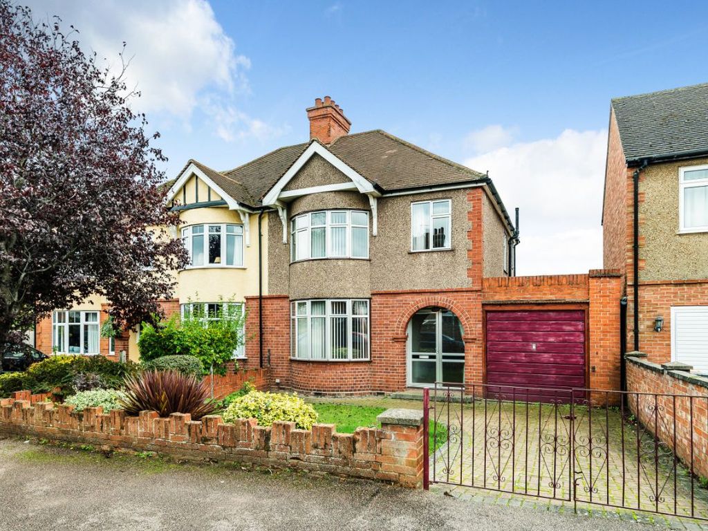 3 bed semidetached house for sale in Ashdale Avenue, Kempston, Bedford