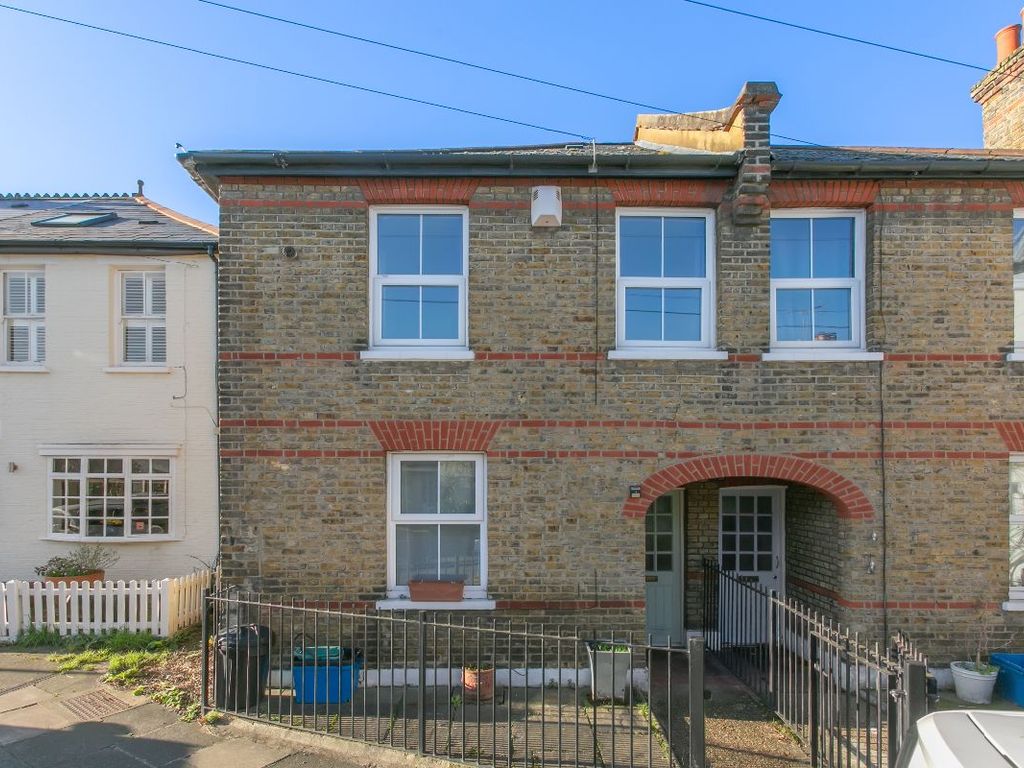 2 bed semidetached house for sale in Victoria Road, London SW14, £