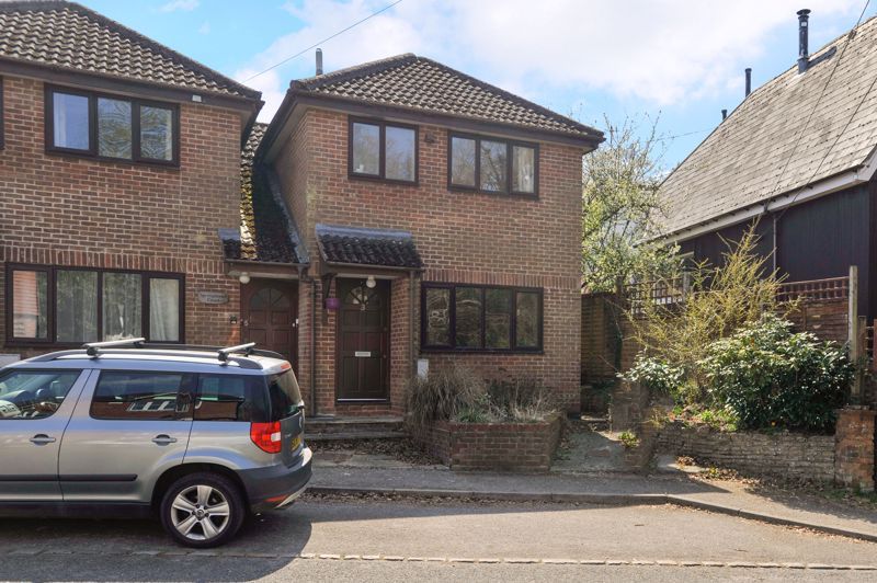1 bed flat to rent in Copse Road, Haslemere GU27, £850 pcm Zoopla