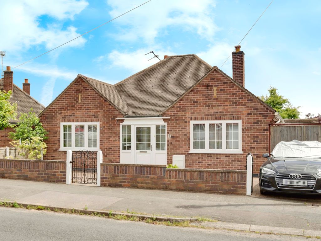 3 bed detached bungalow for sale in Ambergate Drive, Leicester LE4, £