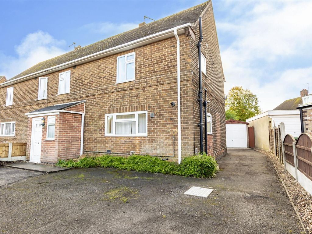 3 bed semidetached house for sale in Wellspring Dale, Stapleford