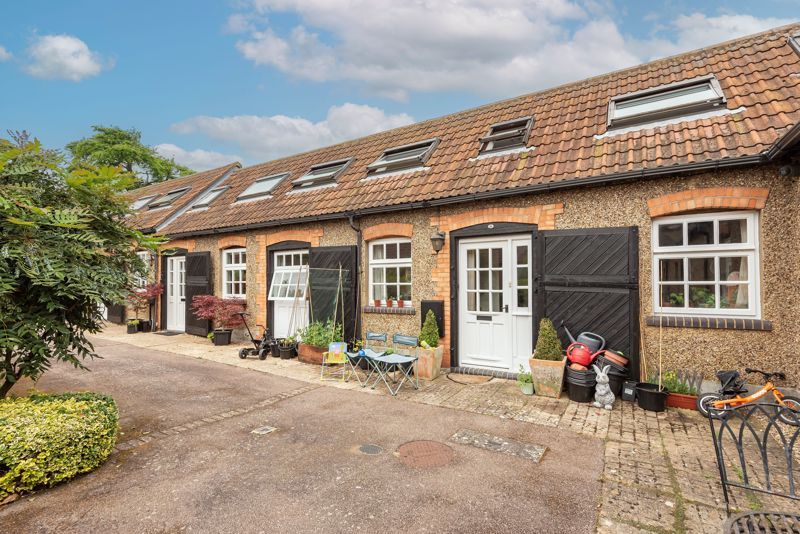 2 bed mews for sale in Howell Hill Close, Mentmore, Leighton Buzzard