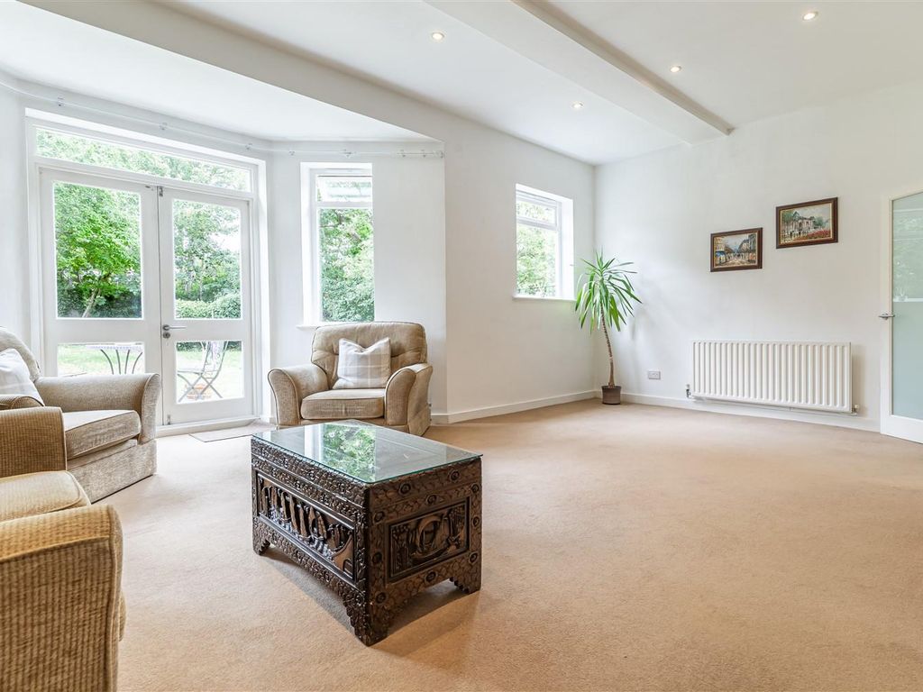 3 bed flat for sale in Snakes Lane West, Woodford Green IG8, £550,000 ...