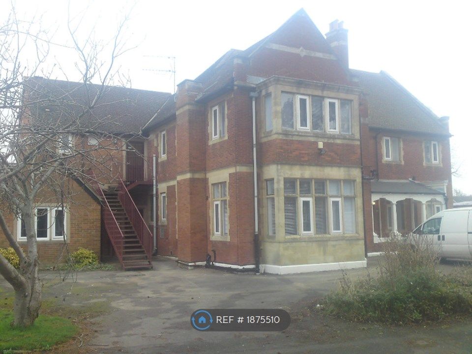 Studio to rent in Hucclecote, Gloucester GL3, £650 pcm Zoopla