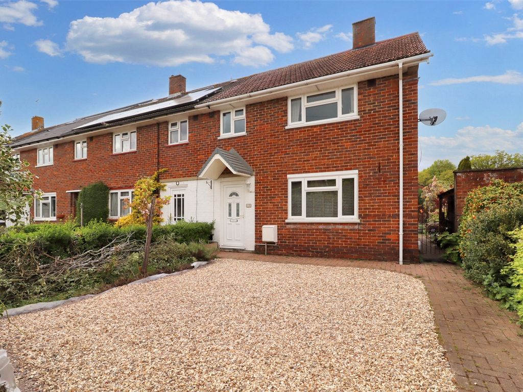 3 bed end terrace house for sale in Kingfield, Woking, Surrey GU22, £