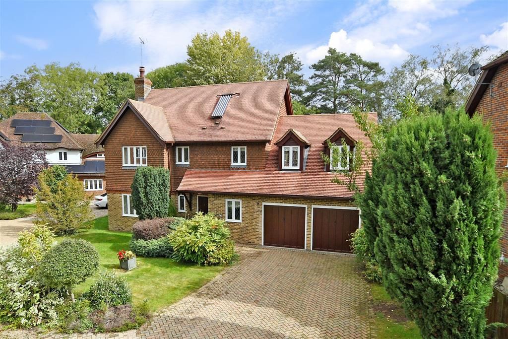 5 bed detached house for sale in Wildacre Close, Ifold, Billingshurst
