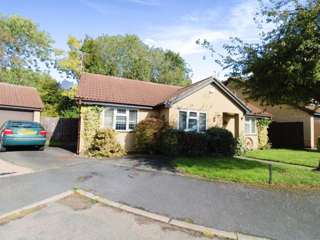 2 bed detached bungalow for sale in Hursley Close, Oadby, Leicester LE2