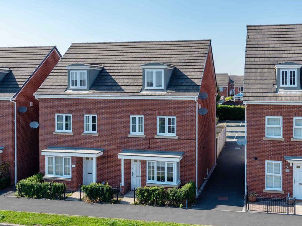 4 bed semidetached house for sale in Moran Drive, Great Sankey