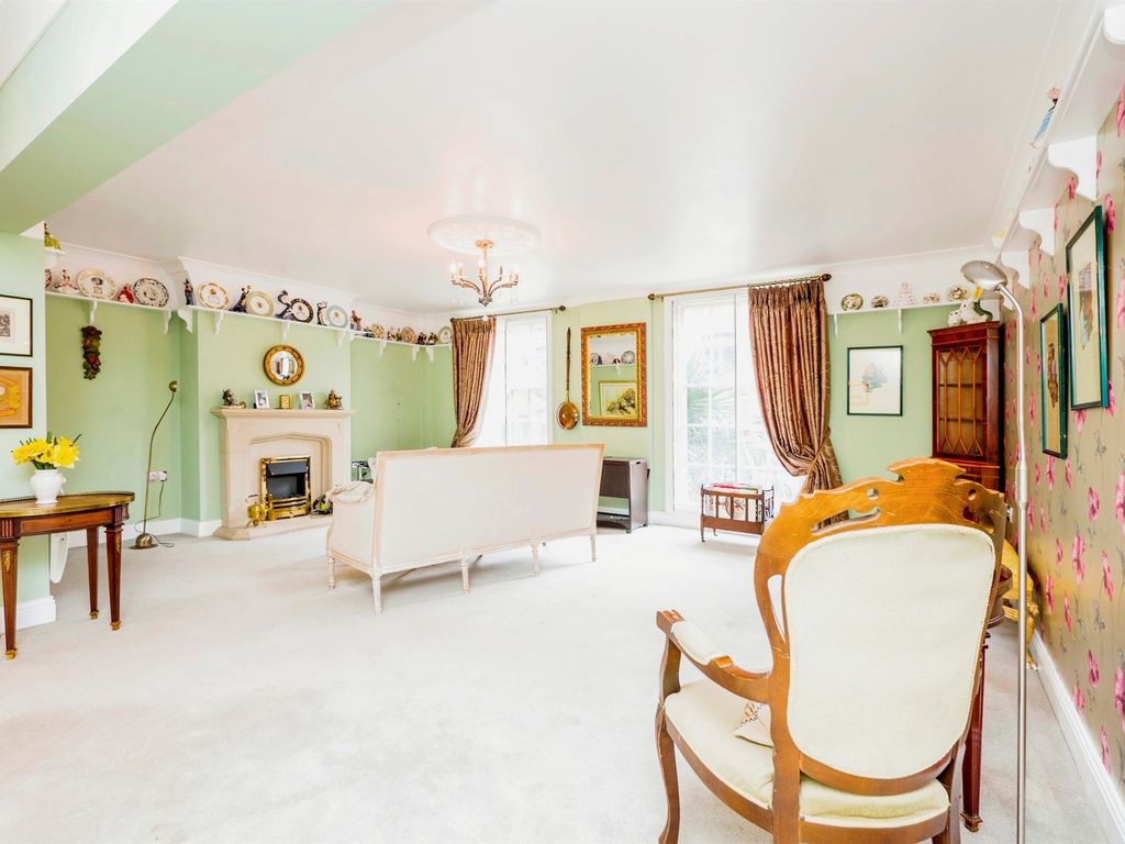 2 bed flat for sale in Westgate Street, Cardiff CF10, £200,000 Zoopla