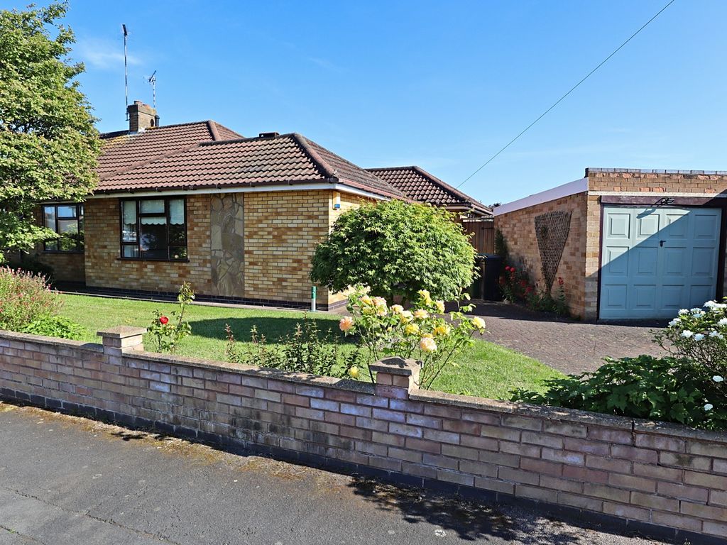 3 bed semidetached bungalow for sale in Glebe Avenue, Bedworth CV12