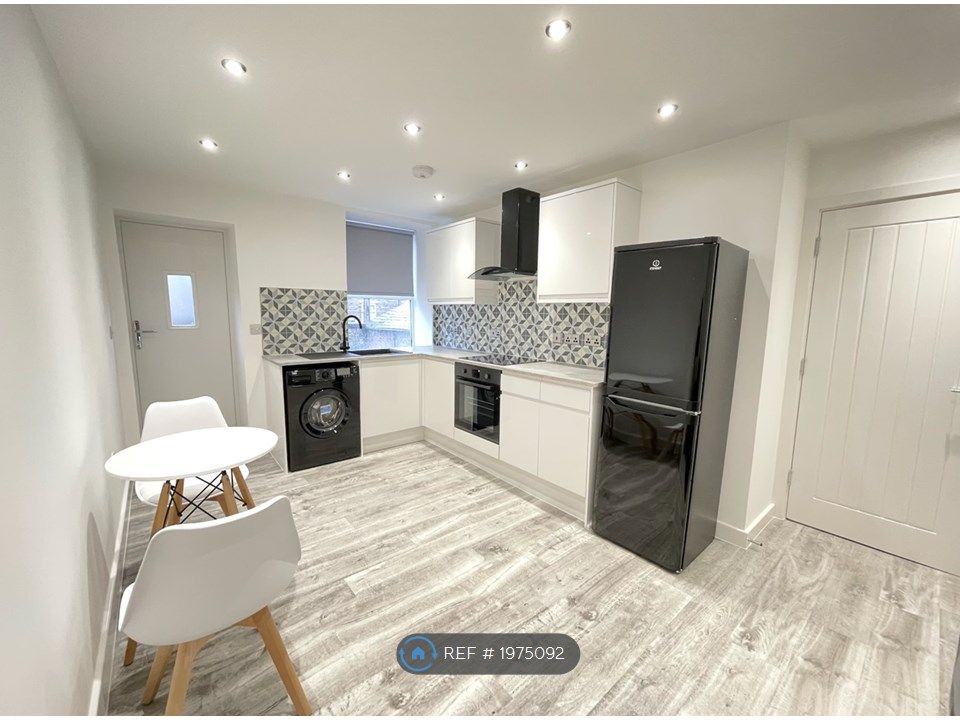 1 bed flat to rent in High Street, Lees, Oldham OL4, £800 pcm Zoopla