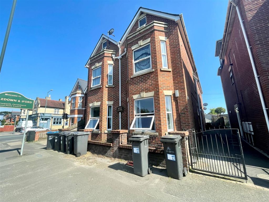 2 bed flat for sale in Holdenhurst Road, Bournemouth BH8, £160,000 Zoopla
