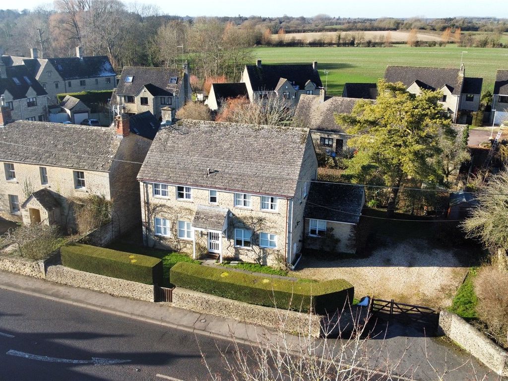 4 bed detached house for sale in London Road, Poulton, Cirencester