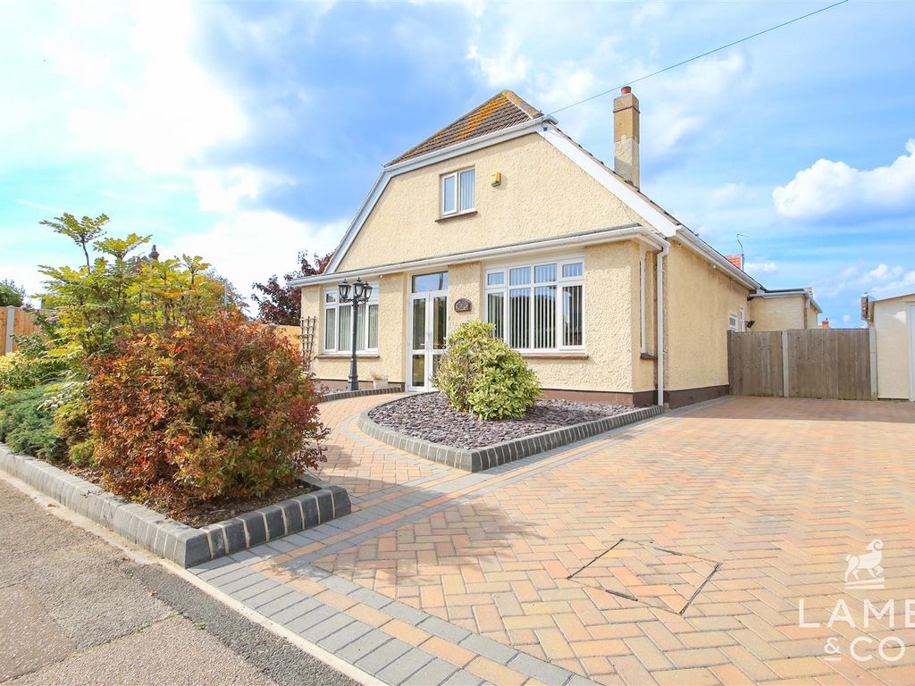 5 bed detached house for sale in Wash Lane, ClactonOnSea CO15, £