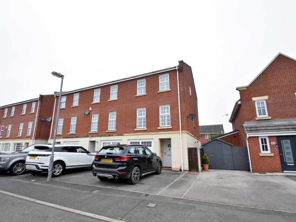 3 bed town house for sale in Barlow Close, Seedfield, Bury BL9 Zoopla