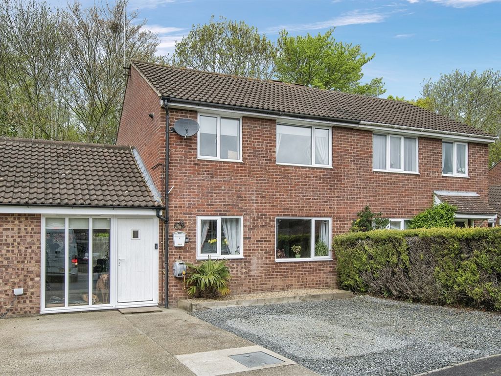 3 bed semidetached house for sale in Lynfield Road, North Walsham NR28