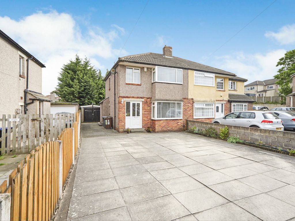 3 bed semidetached house for sale in Brantdale Close, Bradford BD9