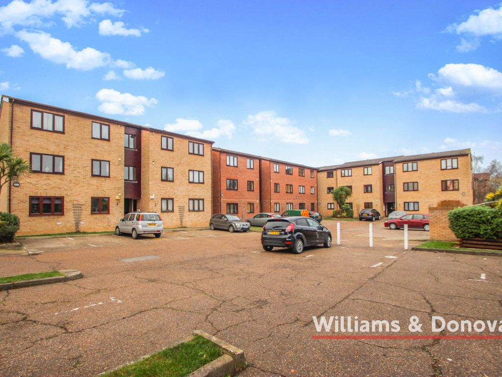 2 bed flat for sale in High Road, Vange, Basildon SS16 Zoopla