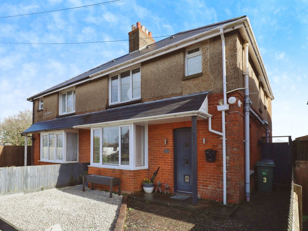 3 bed semidetached house for sale in Eddington Road, Nettlestone PO34