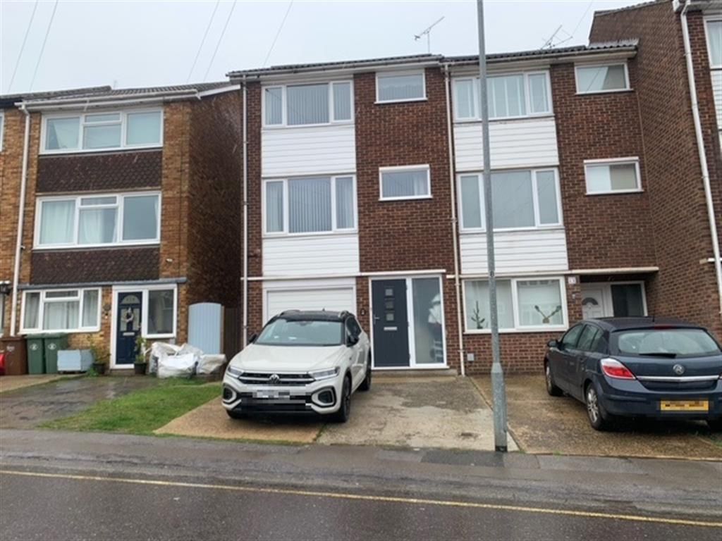 3 bed town house for sale in Geary Drive, Brentwood, Essex CM14 Zoopla