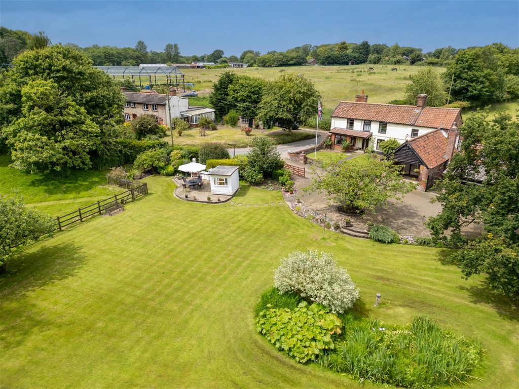 4 bed detached house for sale in Barbers Yard, The Green, Old Buckenham