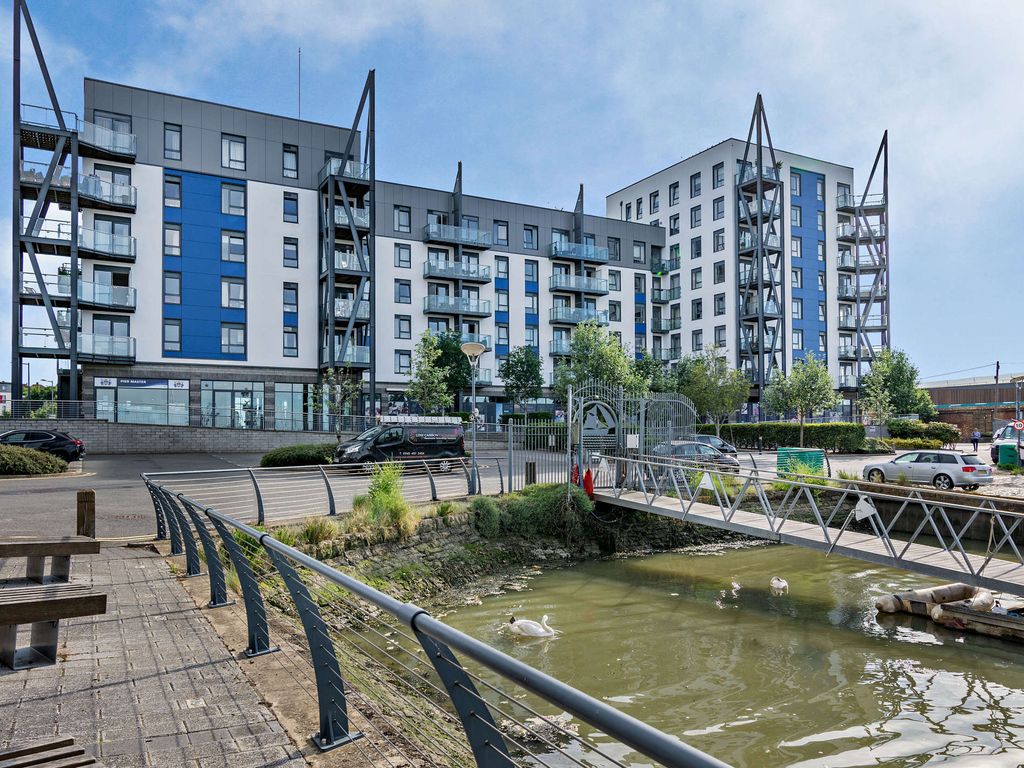 2 bed flat for sale in Ocean Drive, Gillingham ME7, £200,000 Zoopla