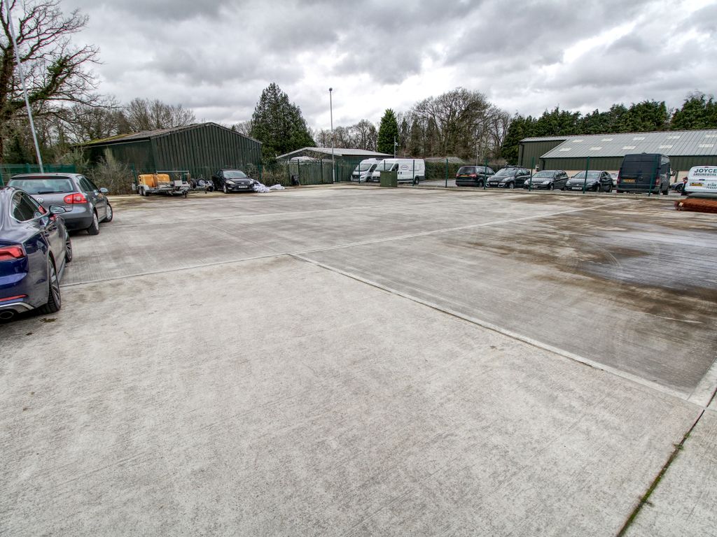Industrial to let in The Yard, Hollybush Business Centre, Shipley