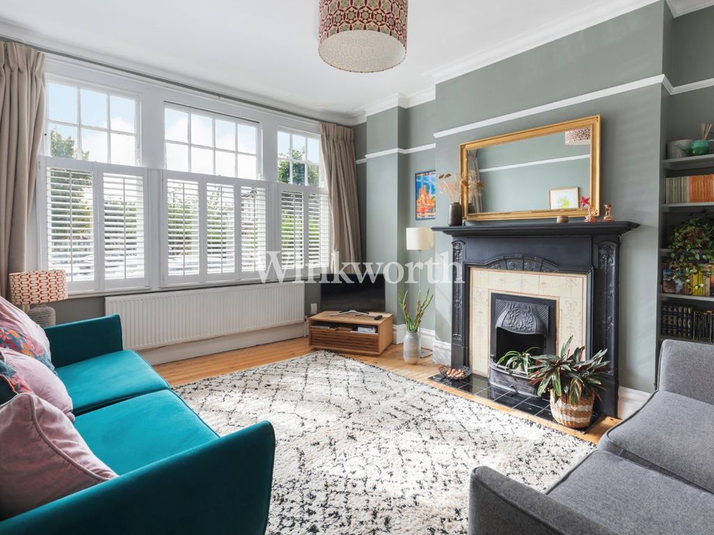 3 bed terraced house for sale in Chimes Avenue, London N13, £600,000