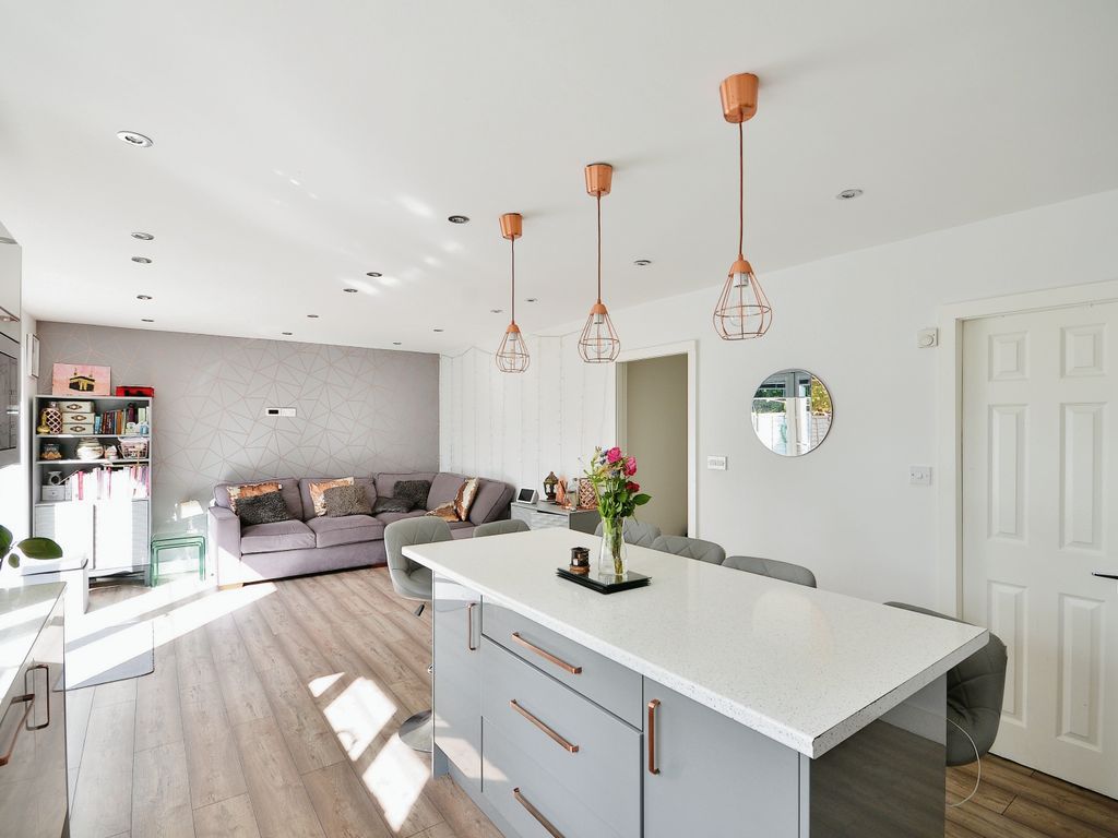 4 bed semidetached house for sale in Bromleigh Avenue, Gatley, Cheadle