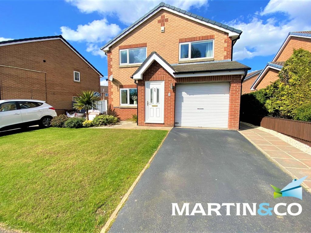 3 bed detached house for sale in Airedale Heights, Wakefield, West