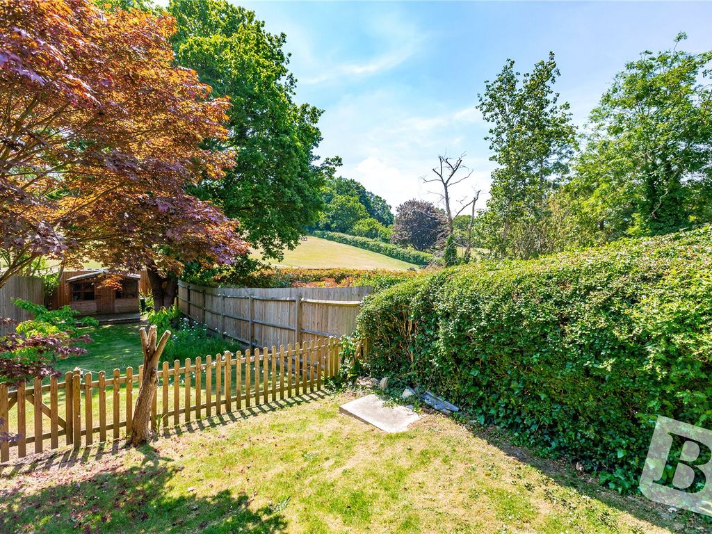 4 bed end terrace house for sale in Eastfield Road, Brentwood, Essex