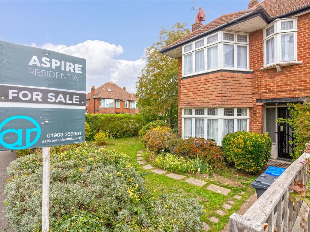 1 bed flat to rent in Douglas Close, GoringBySea, Worthing BN11, £725