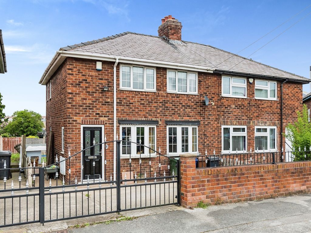 3 bed semidetached house for sale in Burton Crescent, Barnsley S71, £