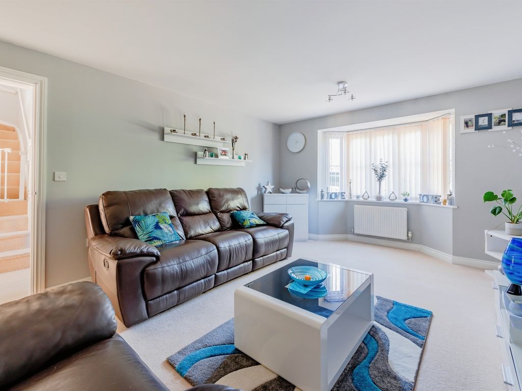4 bed detached house for sale in Haine Close, Horley RH6 Zoopla