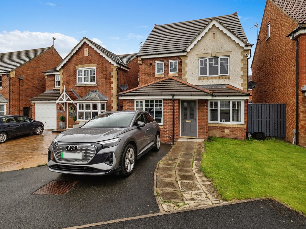 4 bed detached house for sale in Drive, Redcar TS10, £