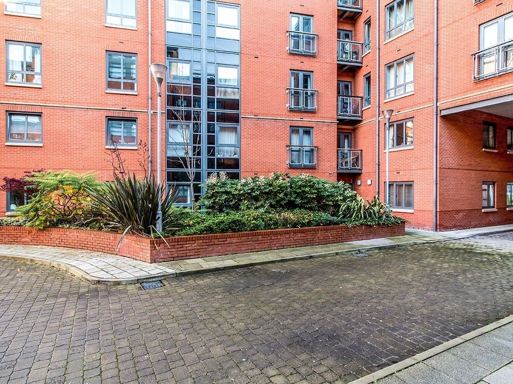 1 bed flat to rent in Ellesmere Street, Manchester, Greater Manchester