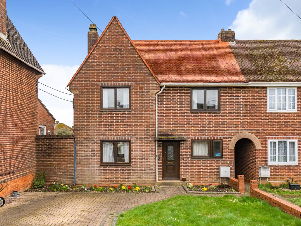 3 bed end terrace house for sale in King Road, Andover SP10, £