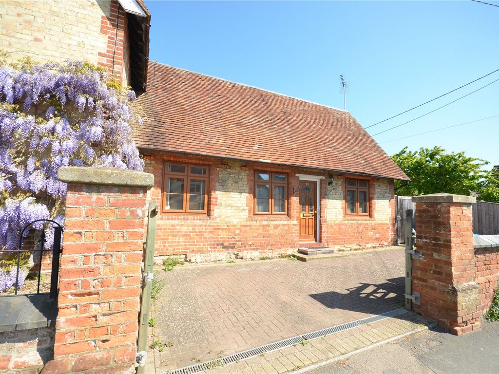 2 bed bungalow for sale in Lower Street, Quainton, Aylesbury HP22 Zoopla