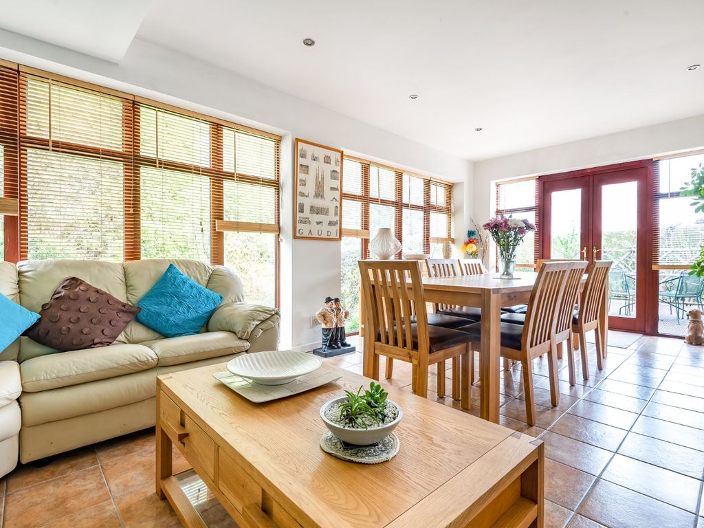 3 bed bungalow for sale in Folly View Crescent, Faringdon, Oxfordshire