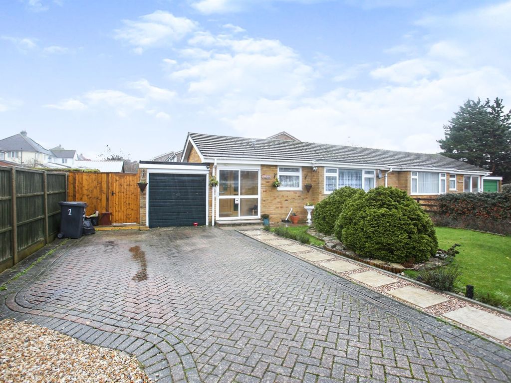 2 bed semidetached bungalow for sale in Thatcham Park, Yeovil BA21