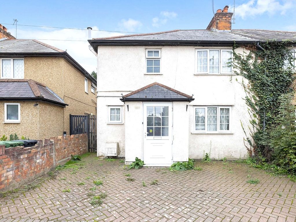 4 bed semidetached house for sale in Sydney Road, Watford