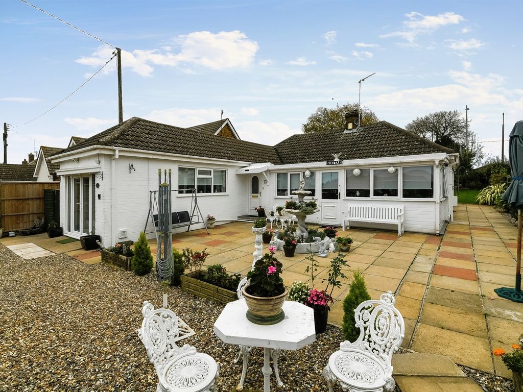 3 bed detached bungalow for sale in Archdale Close, West Winch, King's