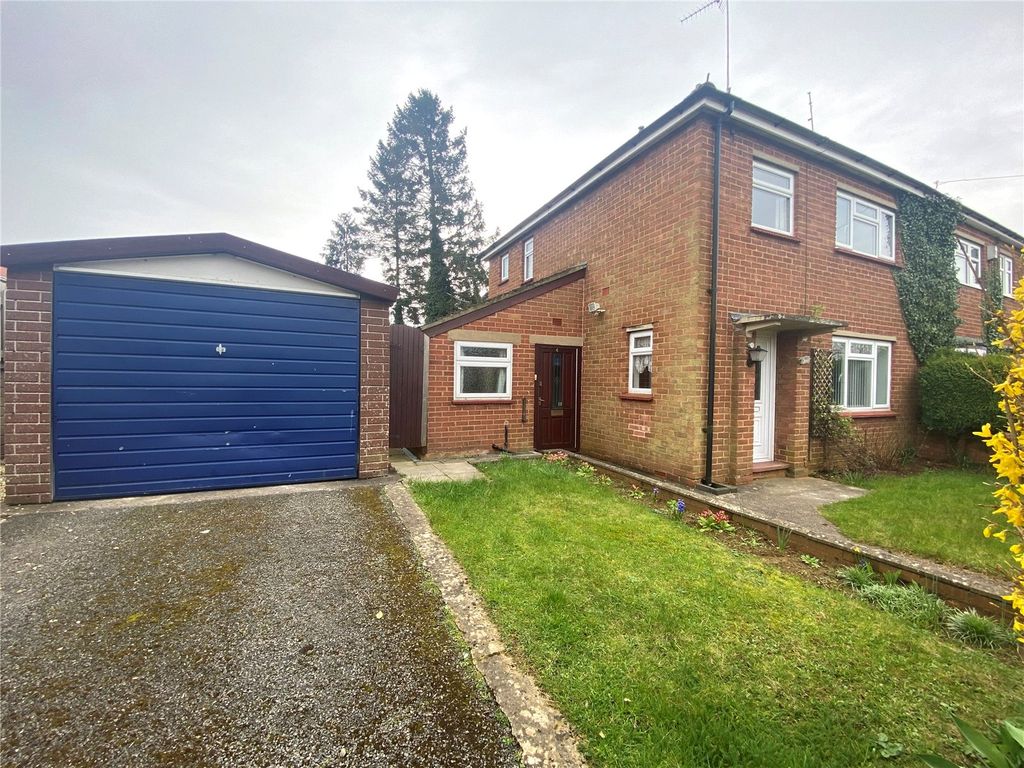 3 bed semidetached house for sale in Spenser Crescent, Daventry