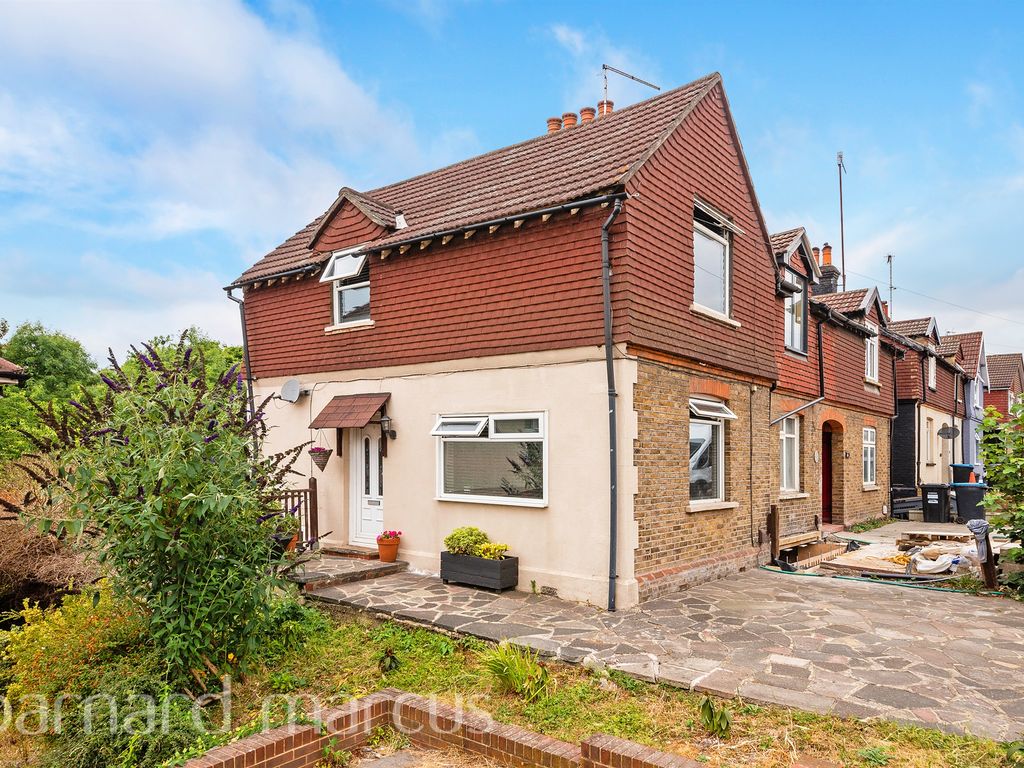 2 bed end terrace house for sale in Godstone Road, Whyteleafe CR3 Zoopla
