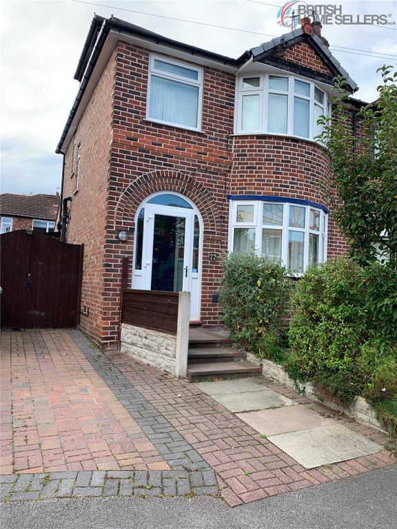 4 bed semidetached house for sale in Whitegate Park, Flixton