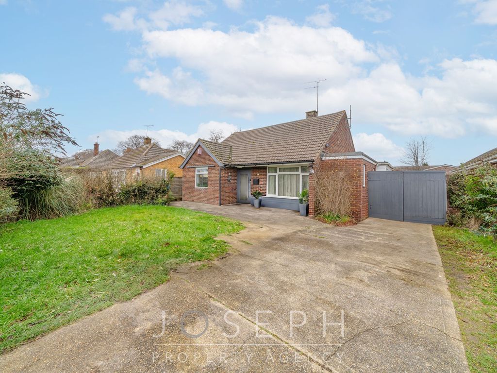 4 bed detached bungalow for sale in Penzance Road, Kesgrave IP5, £